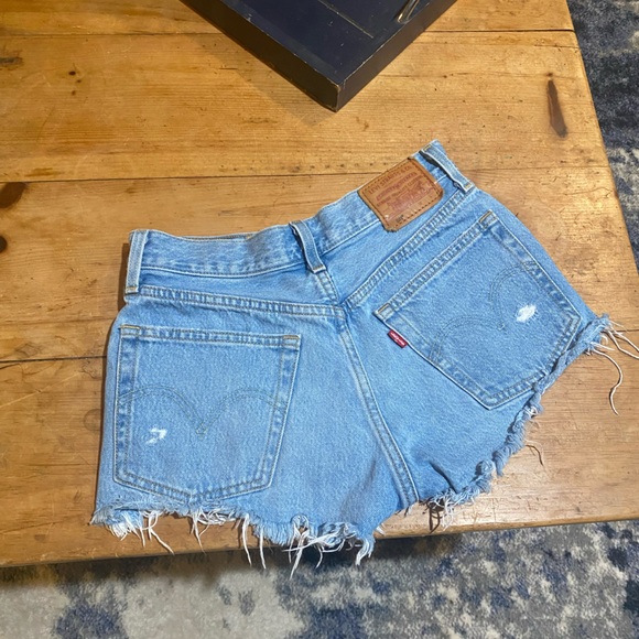 Levi’s Premium 501 Women’s Vintage Denim Shorts Size W24 - Picture 2 of 4